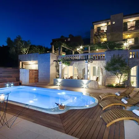 Apartmán With A Swimming Pool Tucepi, Makarska - 6817 Tučepi