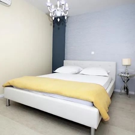 Apartmán With A Swimming Pool Tucepi, Makarska - 6817 Tučepi
