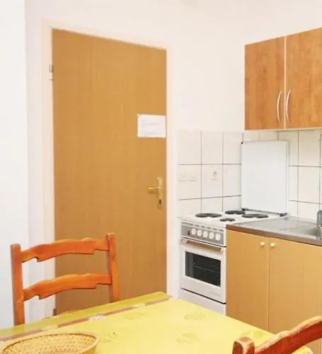 Gæstehus And With A Swimming Pool Tucepi, Makarska - 6817